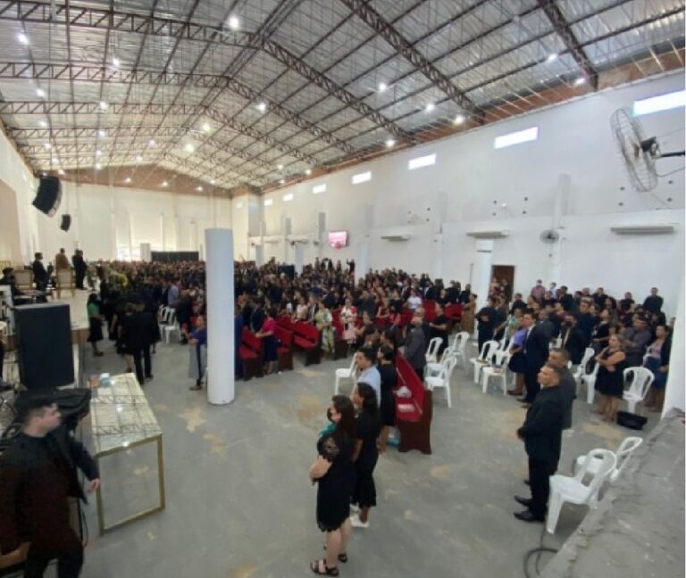 Mais de 10 mil pessoas comparecem ao velório de pastor em templo na capital