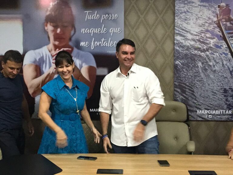 “Foi o primeiro compromisso do presidente para as eleições”, diz Flávio Bolsonaro sobre pré-candidatura de Márcia Bittar