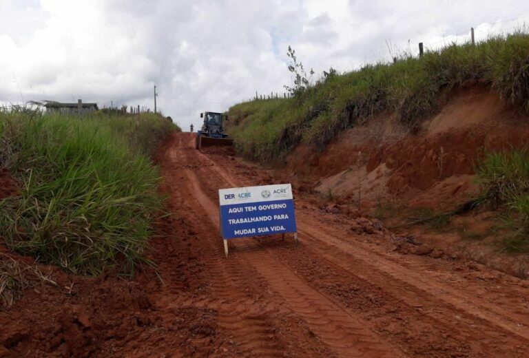 Deracre executa melhorias no Ramal 8, em Cruzeiro do Sul