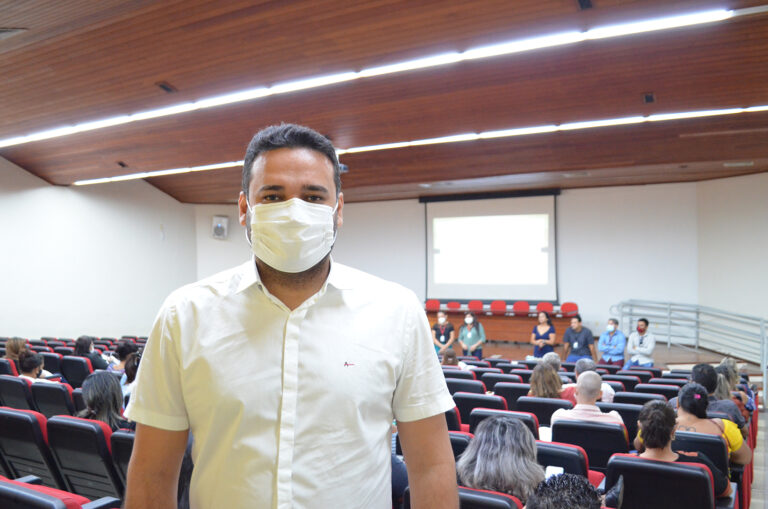 Com saída de Socorro Neri, Aberson Carvalho é oficialmente o novo secretário de Educação