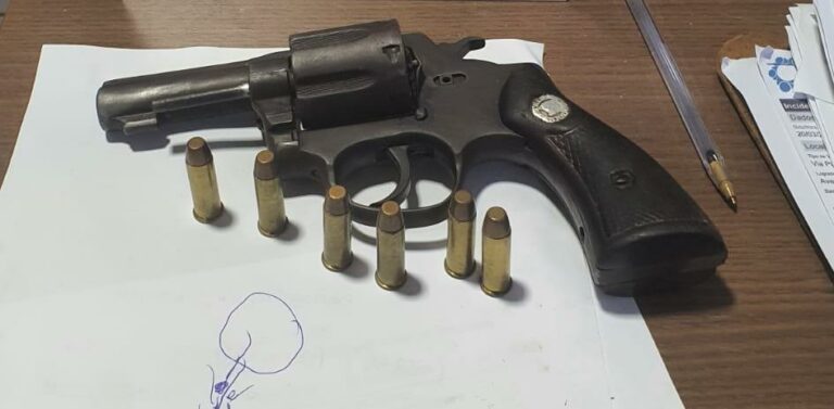 Ação integrada das polícias Civil e Militar prende dois e apreende arma de fogo em Senador Guiomard