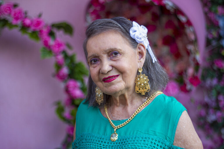 Compositora acreana lança álbum musical inédito aos 76 anos