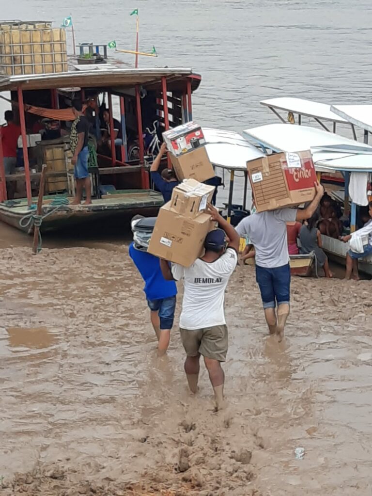 Educação entrega merenda na zona rural de Feijó