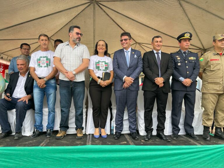 Ao lado de Gladson, Alan Rick participa da festa de aniversário de 109 anos de Tarauacá