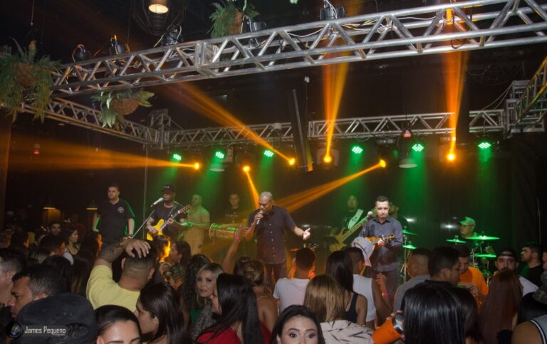 Confira quem marcou presença no show da banda Pique Novo, no Tardezinha; FOTOS