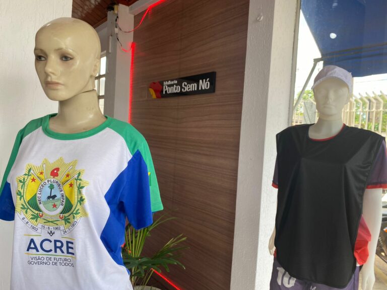 Uniformes escolares gratuitos para estudantes no AC começam a ser distribuídos nesta terça