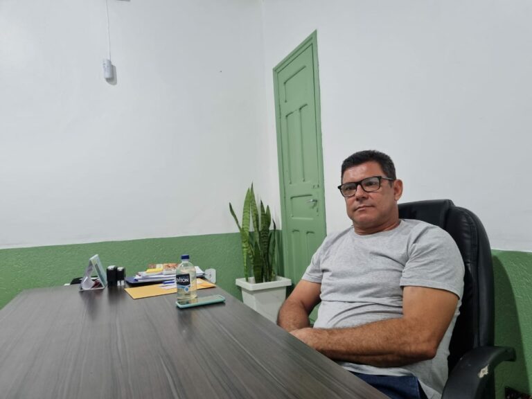 Prefeito de Capixaba aumenta salário de professores em 33% e reajusta auxílio alimentação