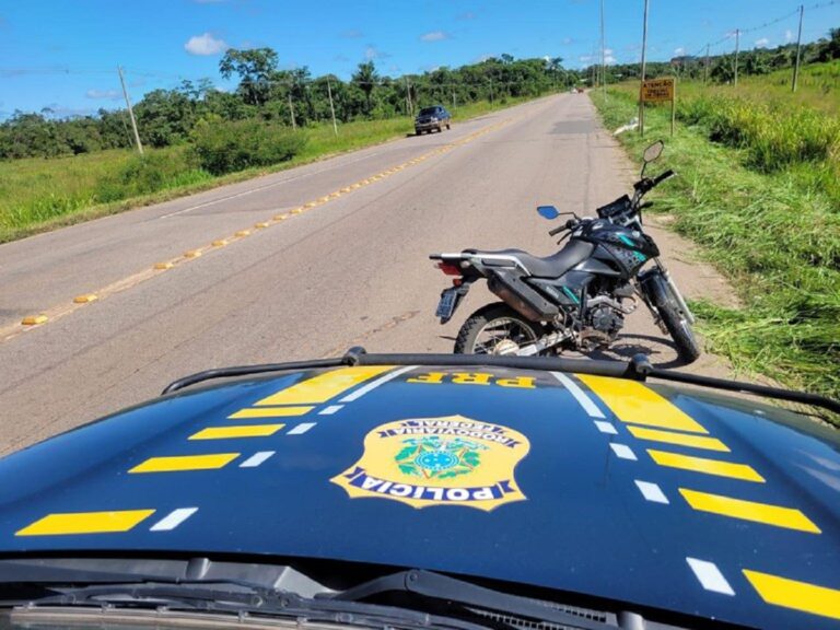 PRF encontra motocicleta abandonada na BR-364; veículo era roubado