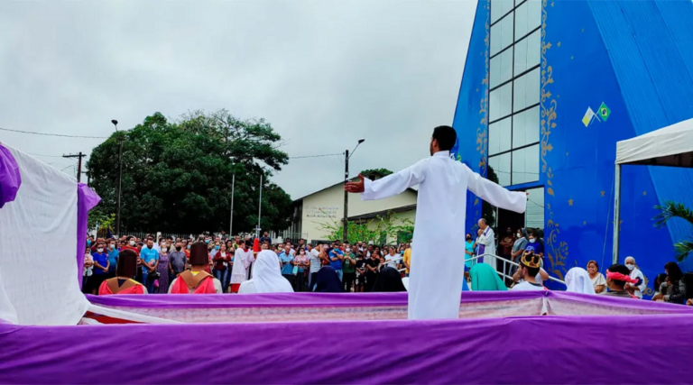Via Sacra reúne milhares de fiéis em Cruzeiro do Sul nesta Sexta-feira Santa; fotos