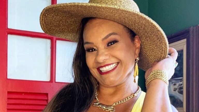 Solange Couto posta foto em banheira e ganha elogios