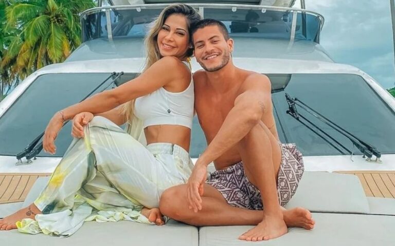 Maíra Cardi e Arthur Aguiar voltam às redes com cenas picantes nas férias