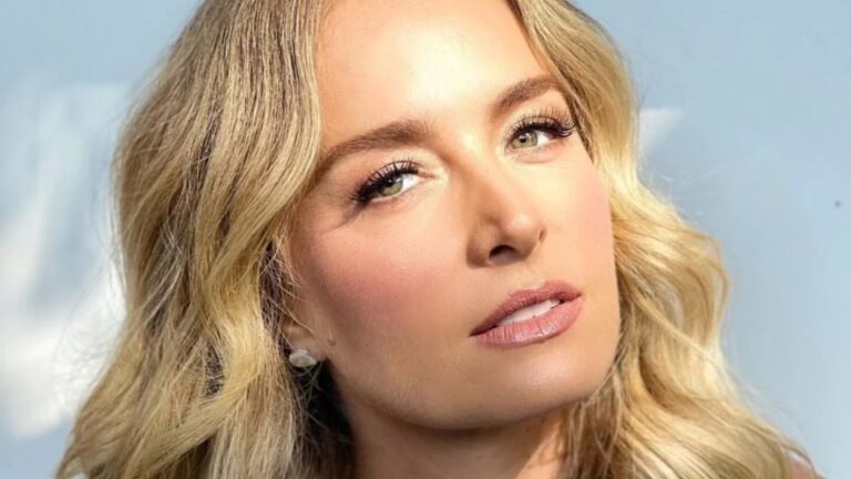 Aos 48 anos, Angélica exibe boa forma em passeio de barco