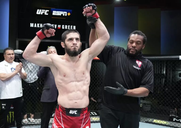Makhachev desafia Charles do Bronx e avisa: “Quero acabar com ele no grappling”