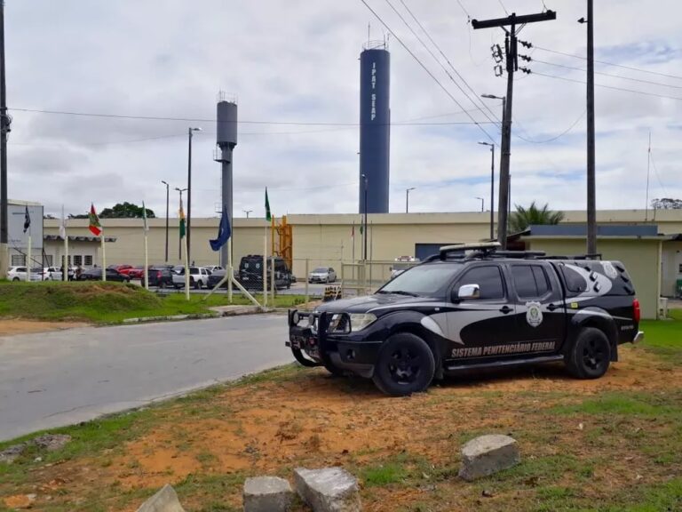 Seis detentos fogem de presídio durante transferência em Manaus