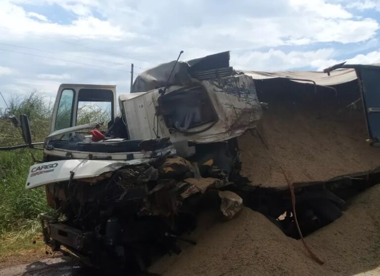 Identificada vítima fatal de acidente entre três carretas e uma moto na BR-364 em RO