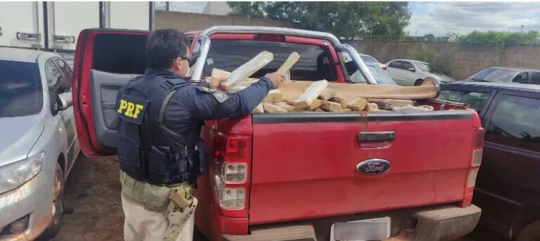 Após dois quilômetros de perseguição, traficante é preso com uma tonelada de maconha em camionete roubada