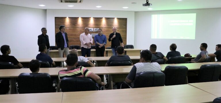 A importância do cooperativismo é tema de palestra na Federação das Indústrias do AC