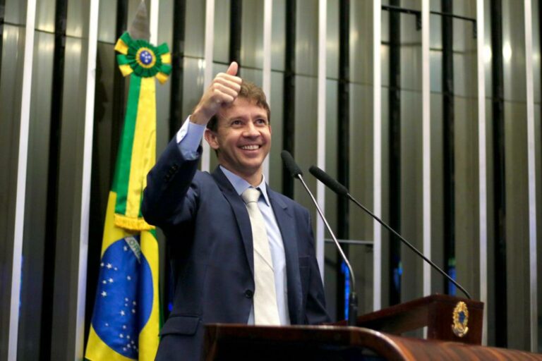 Douglas Richer: Assista em primeira mão momentos da posse de Eduardo Velloso em Brasília