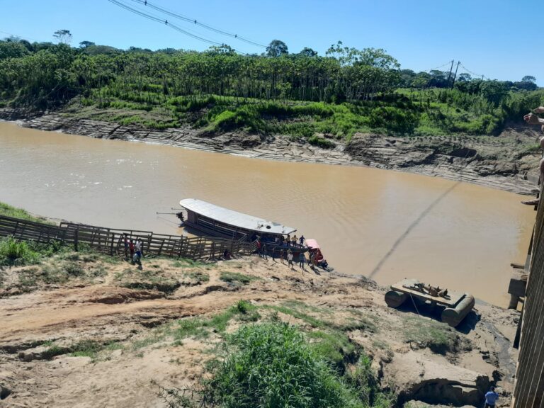 Bombeiros retomam buscas por criança de 10 anos que sumiu nas águas do Iaco