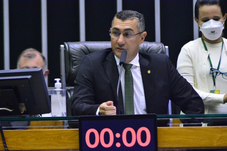 Deputado Jesus Sérgio assegura o início do Programa Mais Luz para a Amazônia no Acre