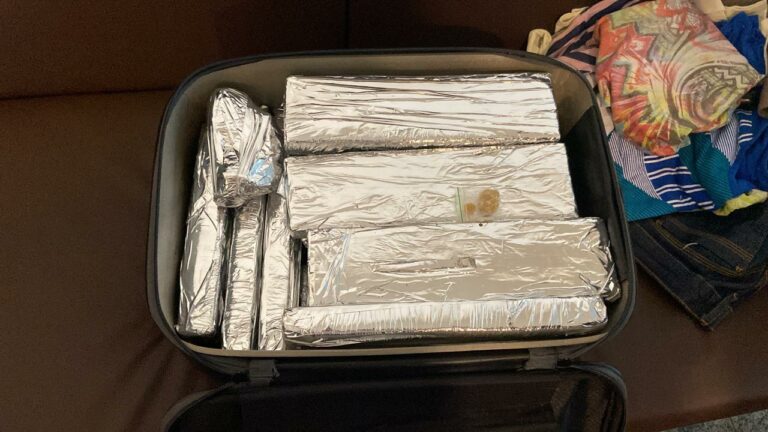 Mulher é presa com 16kg de maconha em mala no aeroporto de Rio Branco