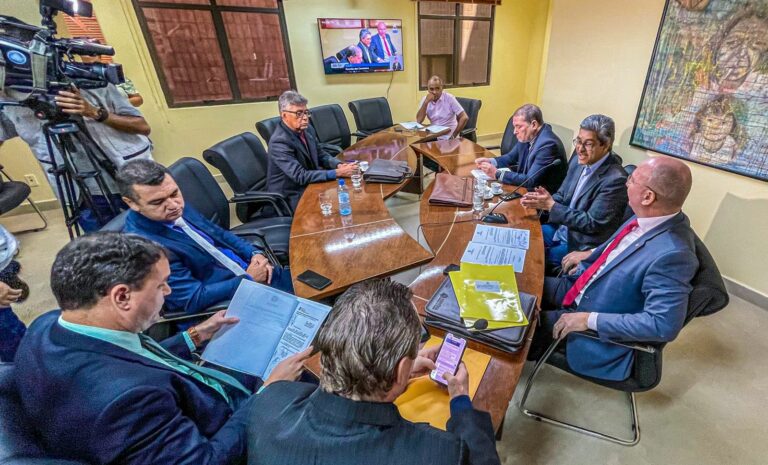 PEC que inclui agentes socioeducativos no rol da Segurança é aprovada em comissão na Aleac