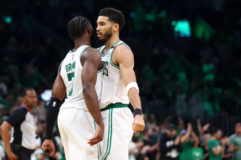 Tatum e Brown lideram os Celtics e ficam perto de 1ª final da NBA