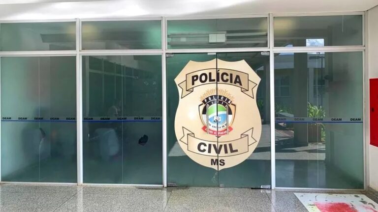 Polícia investiga dono de lanchonete suspeito de instalar câmeras no banheiro para espionar mulheres