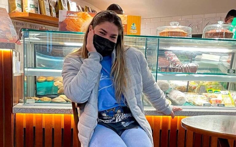 Atriz corre para o hospital com desmaio, fraqueza e febre: ‘Chorei de dor’