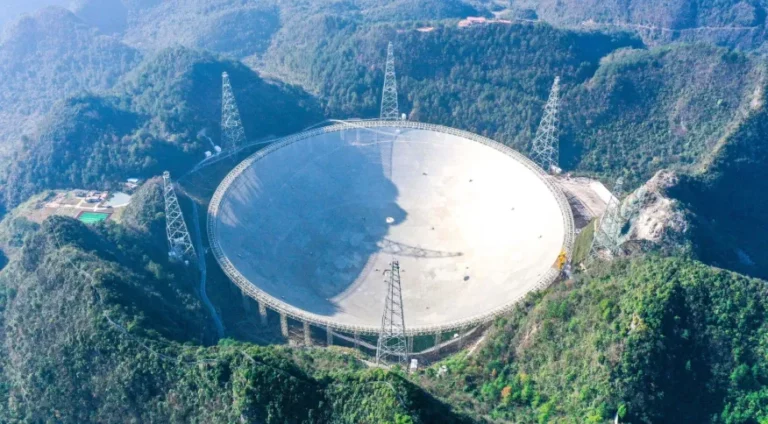 Pesquisadores querem enviar desenhos de humanos nus para o espaço