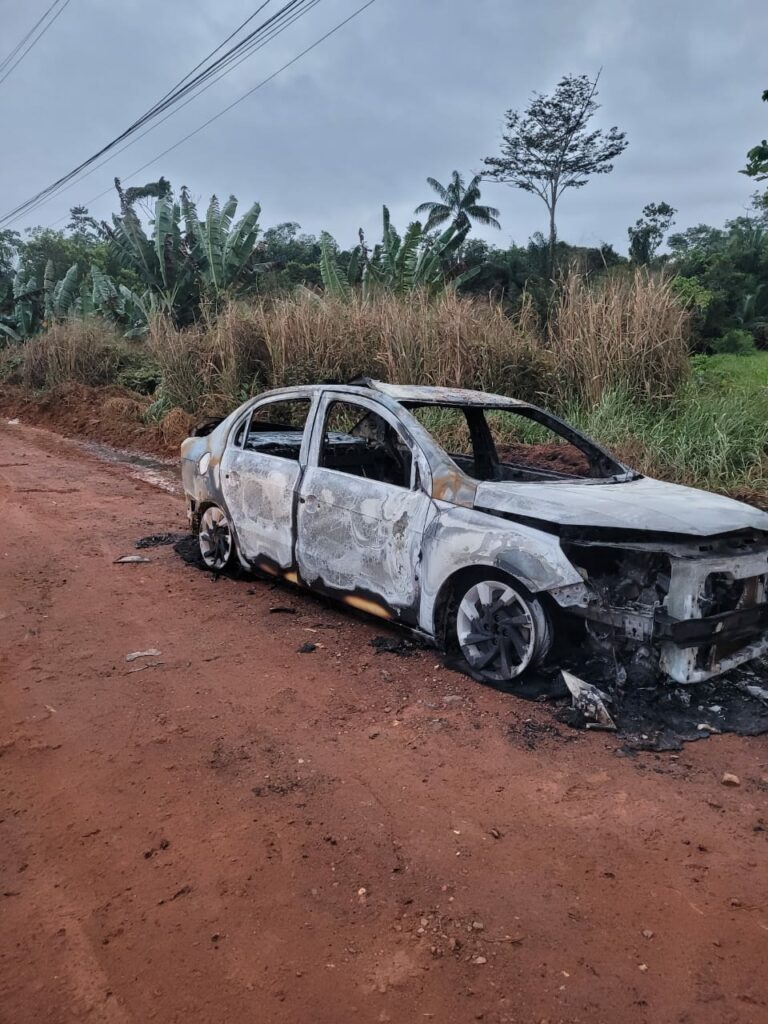 Veículo é encontrado abandonado e incendiado em Ramal de Rio Branco