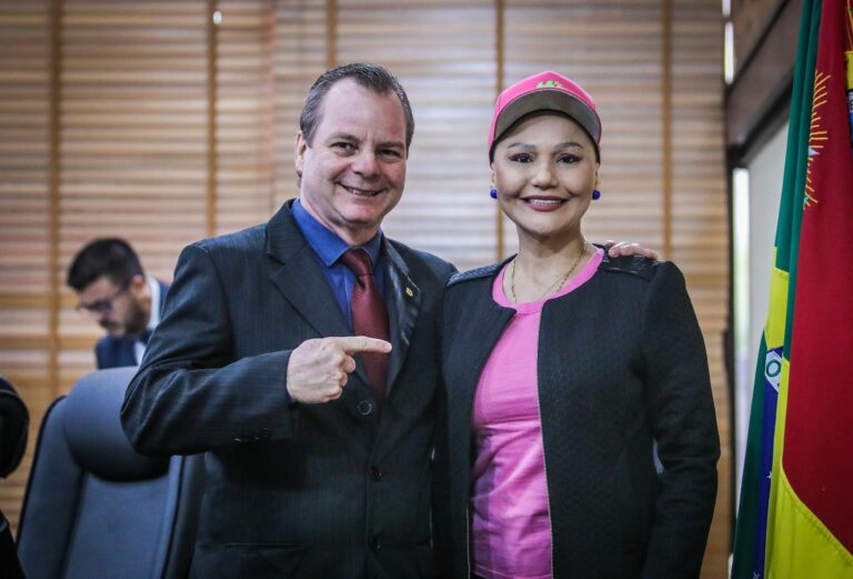 Pedro Longo homenageia Jéssica Sales na Aleac e diz que deputada é inspiração para as mulheres