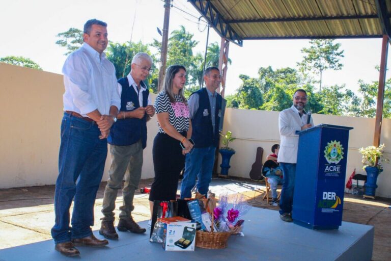 Deracre faz homenagem especial às servidoras pelo Dia das Mães