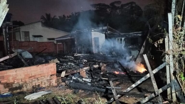 Homem queima corpo de ex-mulher e incendeia casa da vítima em Rio Branco