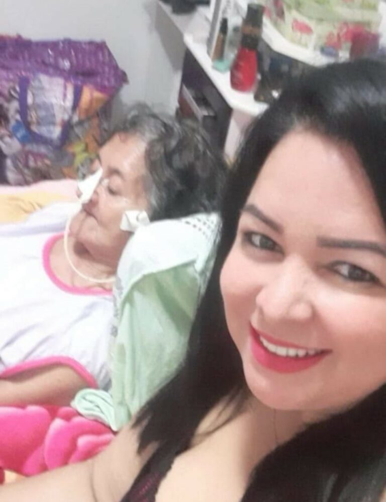 No AC, filha larga tudo para cuidar da mãe que não a reconhece em hospital: “Até o último dia”