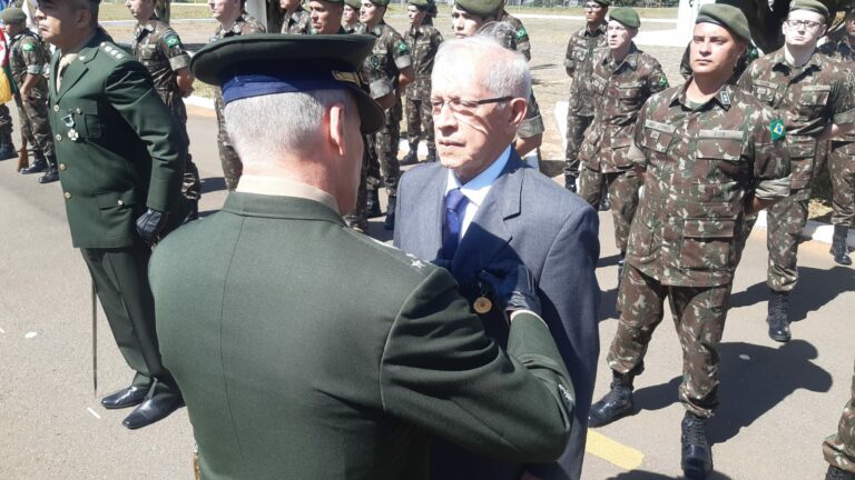 Ex-presidente da extinta Teleacre recebe uma das maiores honrarias do Exército