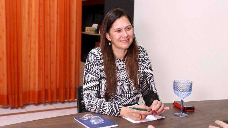 Palácio nega informação de que Gladson tem pensado em tirar Paula Mariano da Sesacre