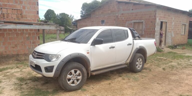 Em menos de duas horas, ação integrada entre Policia Civil e Gefron recupera caminhonete roubada em Plácido de Castro