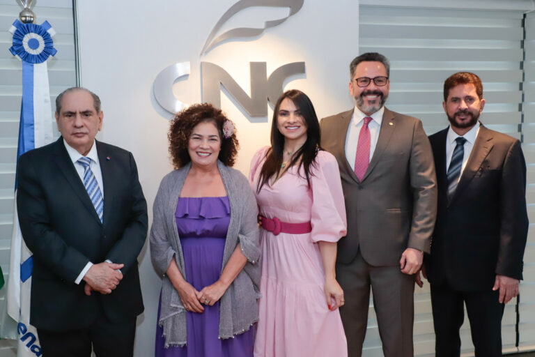 Parlamentares acreanos são homenageados na CNC