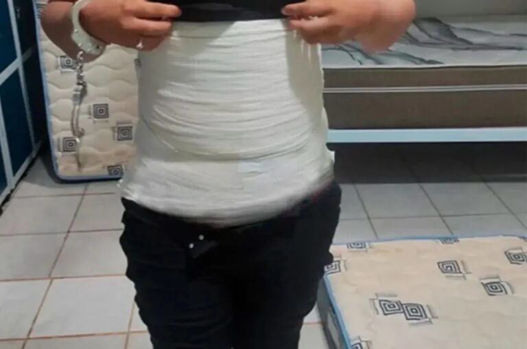 Mulher é presa em ônibus transportando mais de três quilos de cocaína na cintura