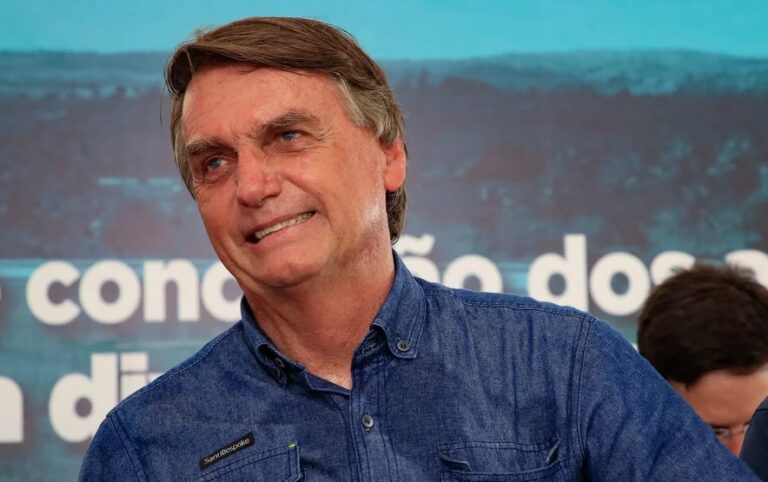 Bolsonaro lidera na pesquisa espontânea, diz CNN/RealTime Big Data