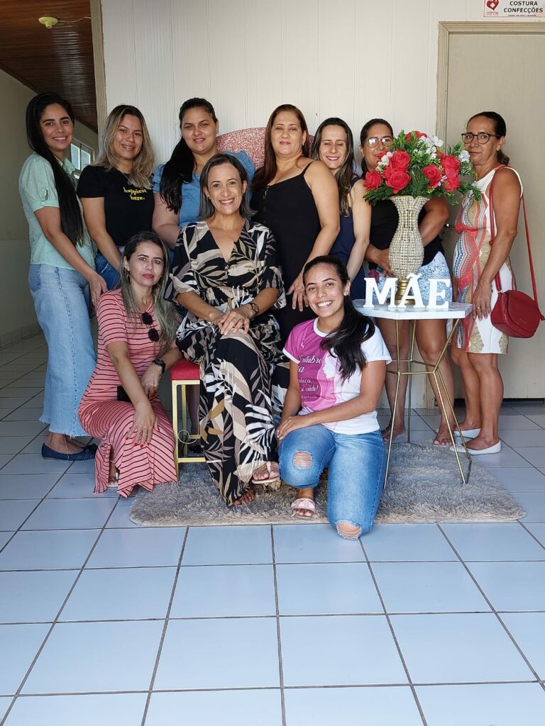 Servidoras do Hospital João Câncio, em Sena, recebem homenagem alusiva ao Dia das Mães