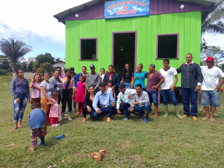 Pastor inaugura igreja nas cabeceiras do rio Macauã e relata dificuldades: “A nossa embarcação quase naufragou”