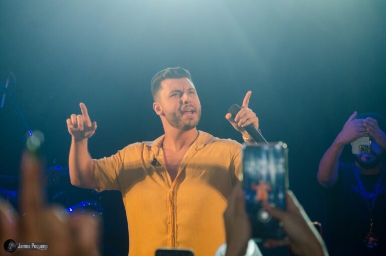 Confira os cliques de James Pequeno do show do sertanejo Murillo Huff no Maison Borges