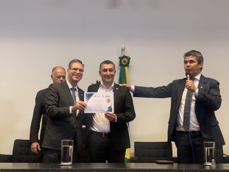 Jesus Sérgio é homenageado na Câmara pela Defesa da Vida e da Família