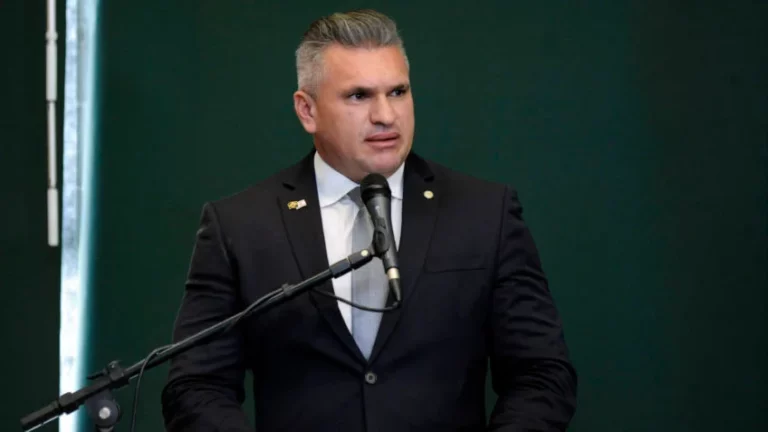 “Me processa, rola miúda”, diz deputado a Eduardo Bolsonaro