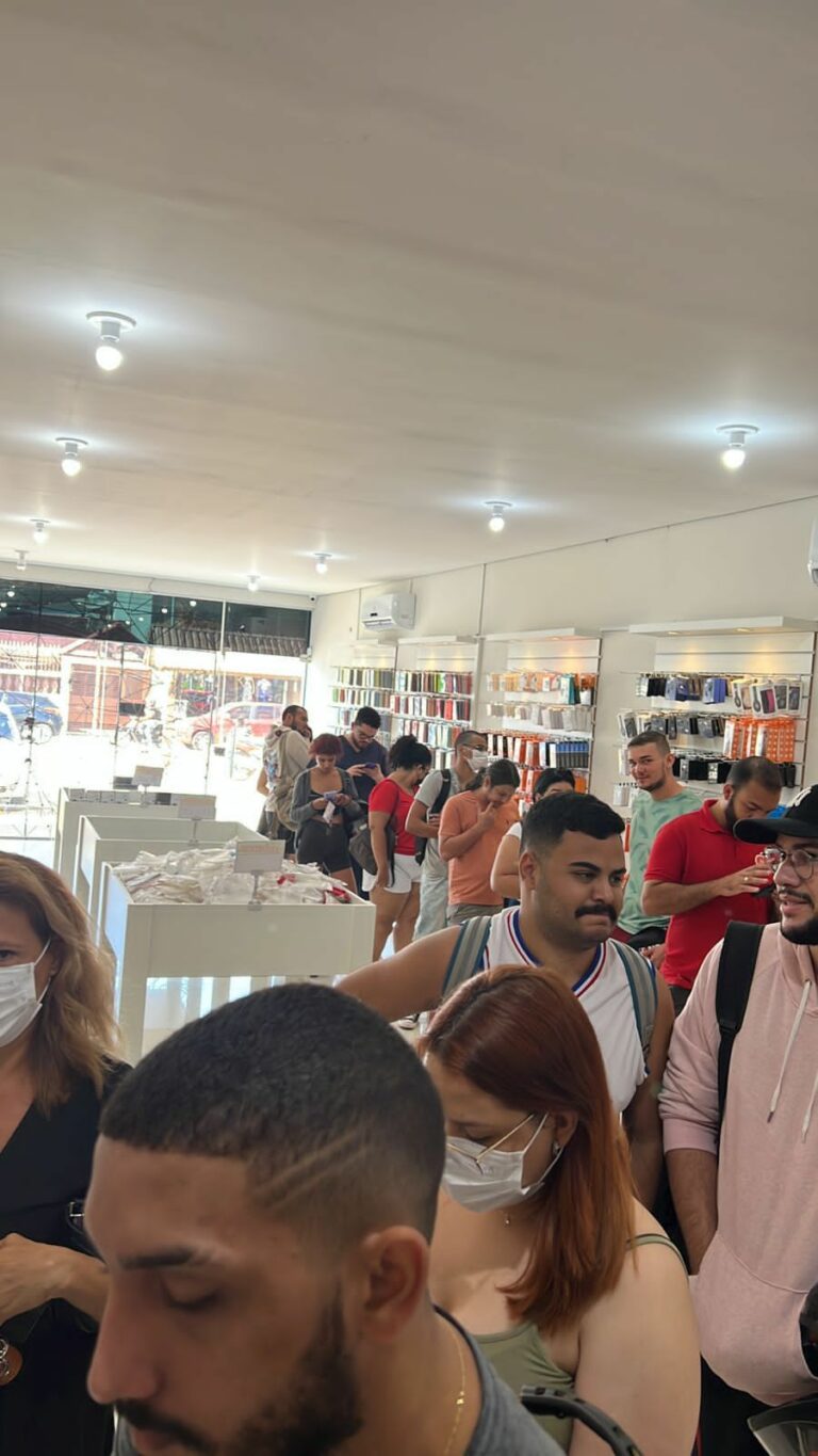 Fãs fazem fila para comprar ingressos do show de Luíza Sonza no AC e lote promocional esgota em minutos