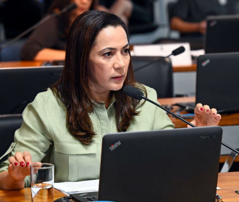 Após votar favorável, senadora Mailza comemora aprovação da PEC do piso salarial dos agentes comunitários de saúde