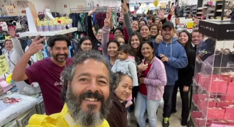 Surpreendidos pelo frio, Marcos Palmeira e Dira Paes aproveitam folga em ‘Pantanal’ e vão comprar casacos em cidade de MS