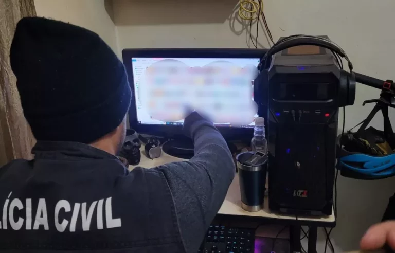 Professor e designer são presos em operação da delegacia de Proteção à Criança contra pornografia infantil